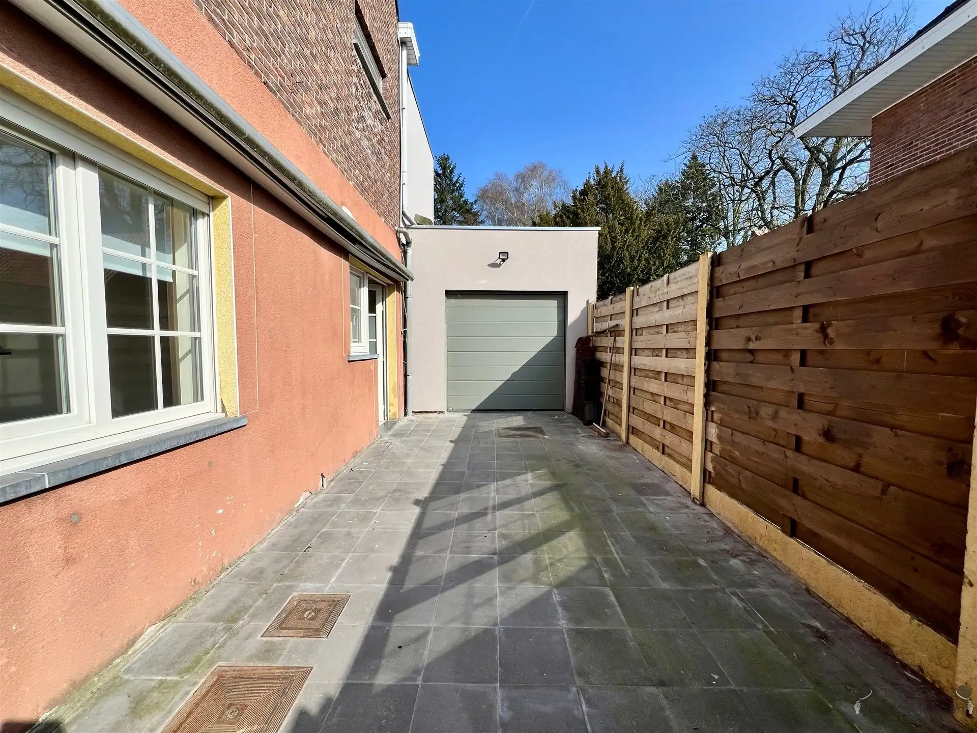 Ruime woning met 5 slaapkamers foto 19