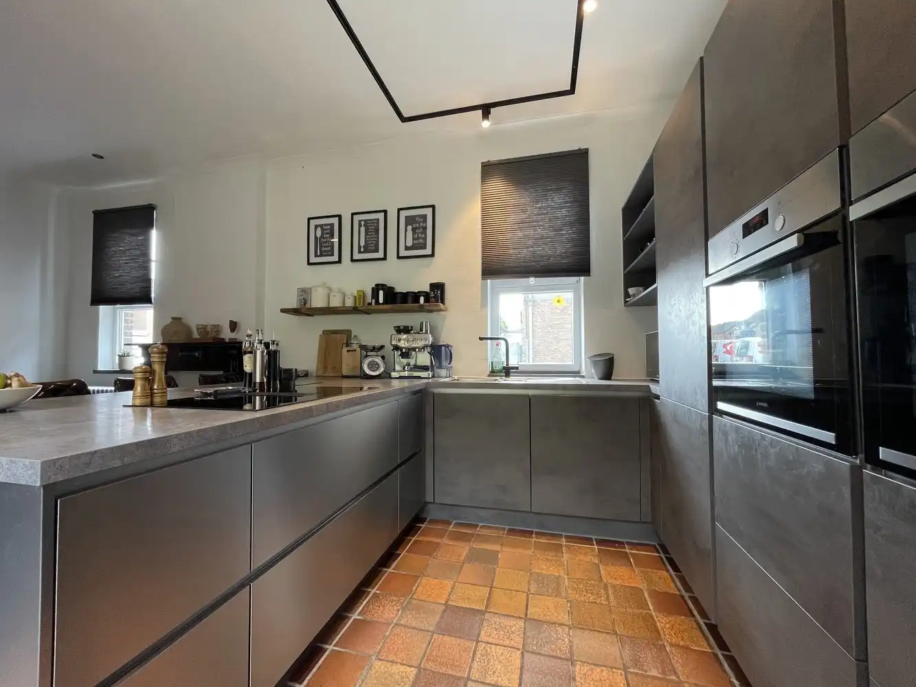 Unieke gerenoveerde woning met 5 slaapkamers en bureau foto 8