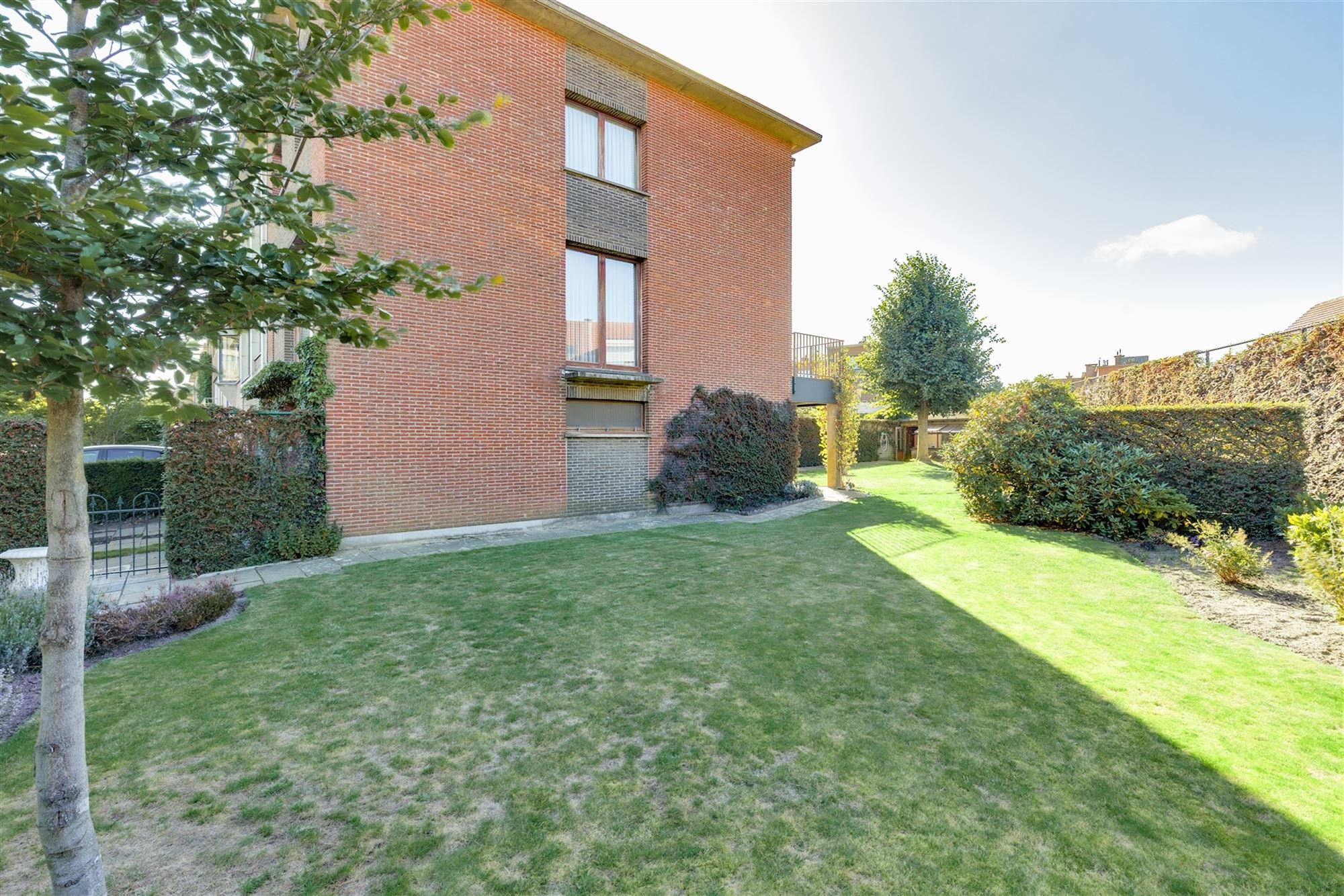 Ruime bel-étagewoning met 5 slk op 569 m² in rustige wijk te Aartselaar foto 4