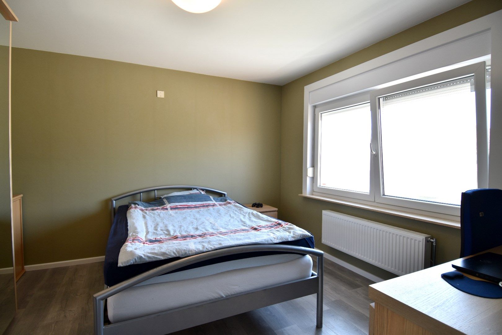 Instapklare HOB met 4 slaapkamers, 2 garages en een mooi stukje te tuin te koop in Lauwe foto 12