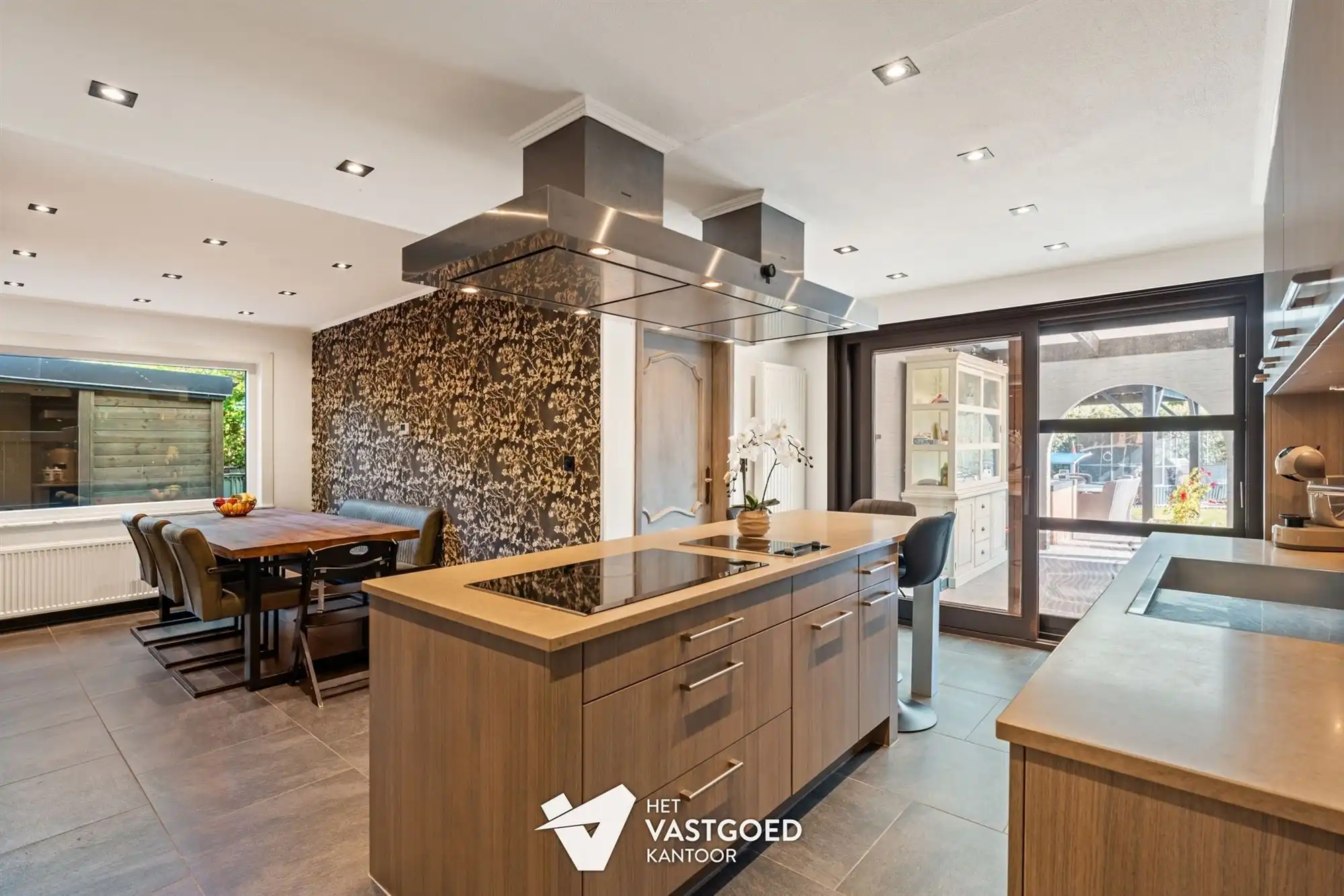 ZEER RUIME, GERENOVEERDE WONING OP TOP-LIGGING! foto 11