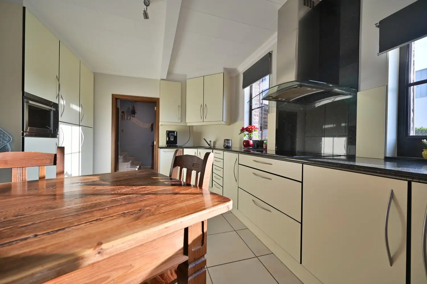 Charmante halfvrijstaande woning in het hart van Neerharen foto 9