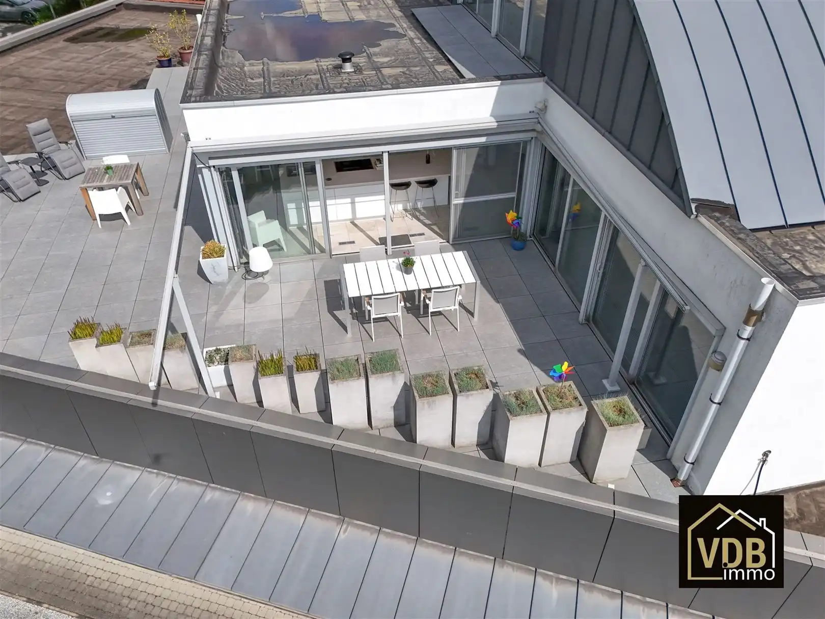 COMMERCIEEL PAND MET PENTHOUSE OP TOP LOCATIE foto 25