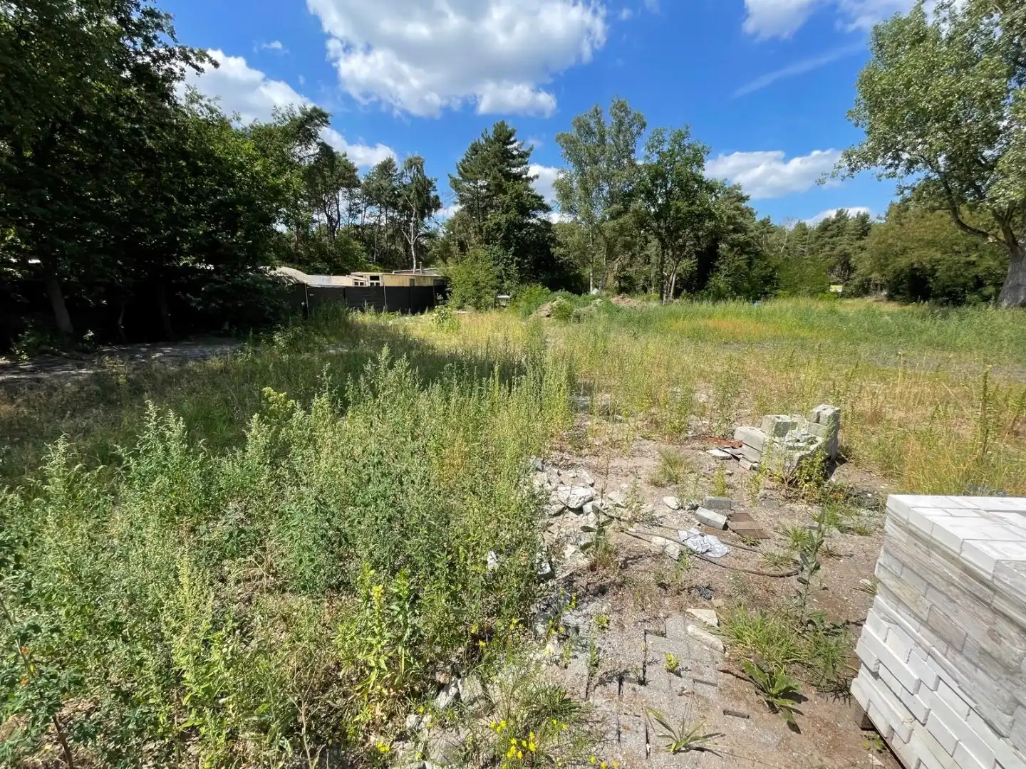 Twee halfopen bebouwingen samen te koop  met uitzicht op natuur en water foto 12