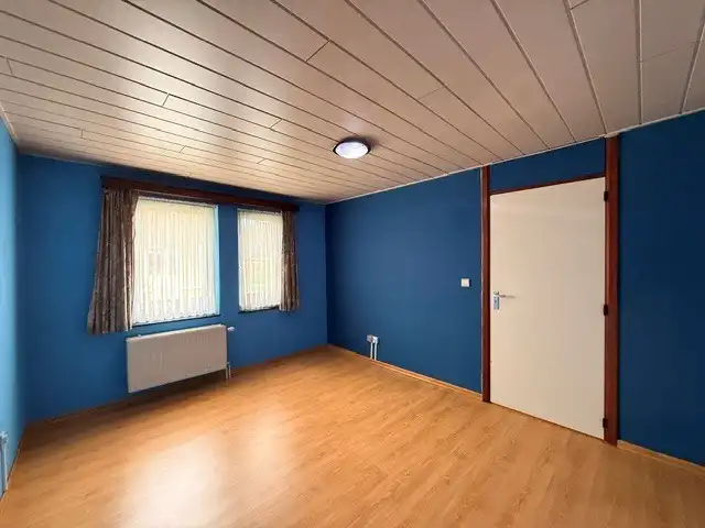 Halfopen woning met 3 slaapkamers, inpandige garage en mooie tuin in Kleine Brogel. foto 14