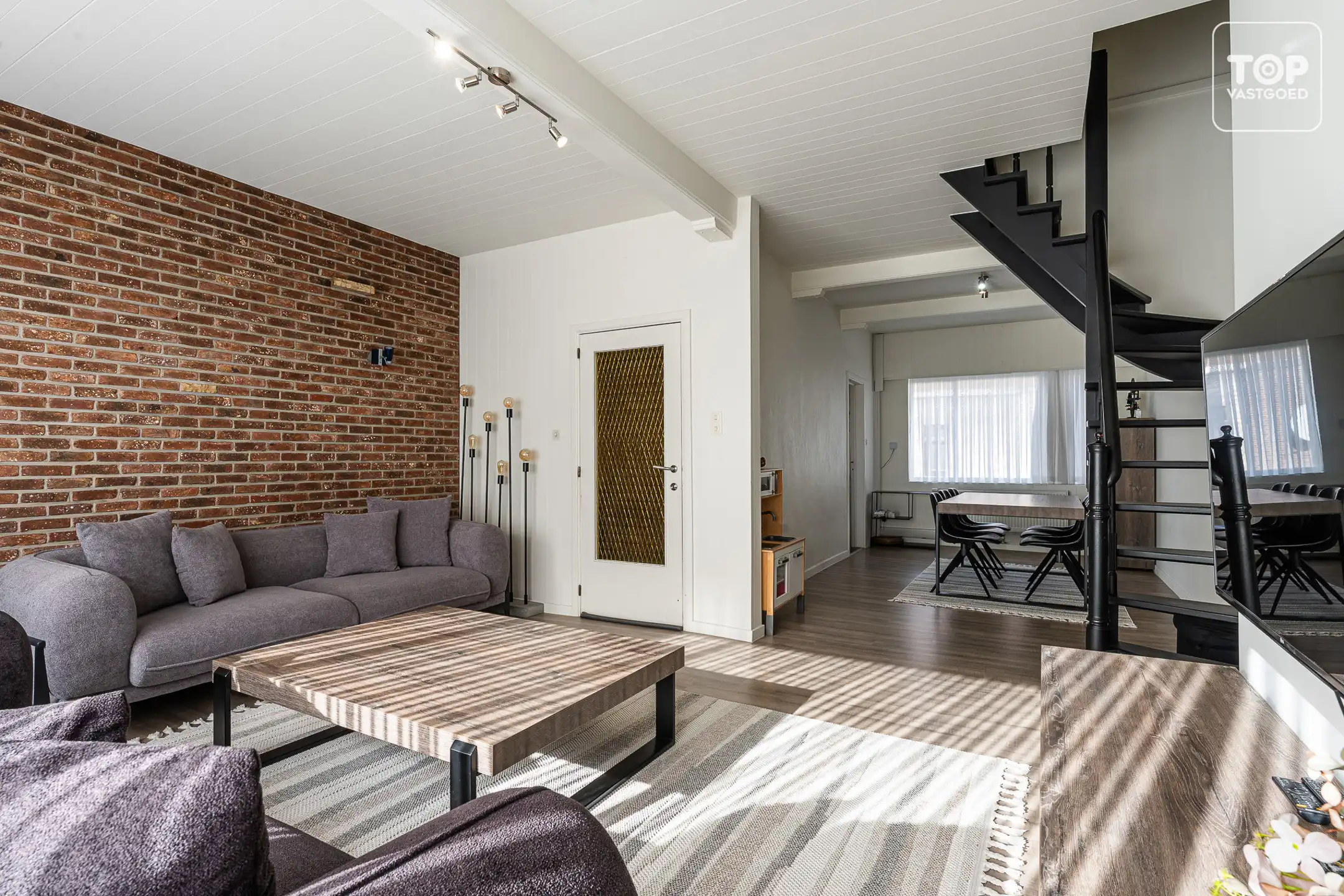 Instapklare woning met magazijn foto 11