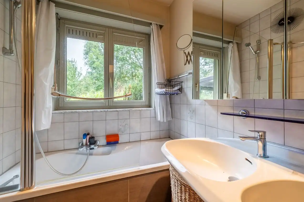 Uniek rustig wonen, helemaal achterin en midden in het groen. foto 19