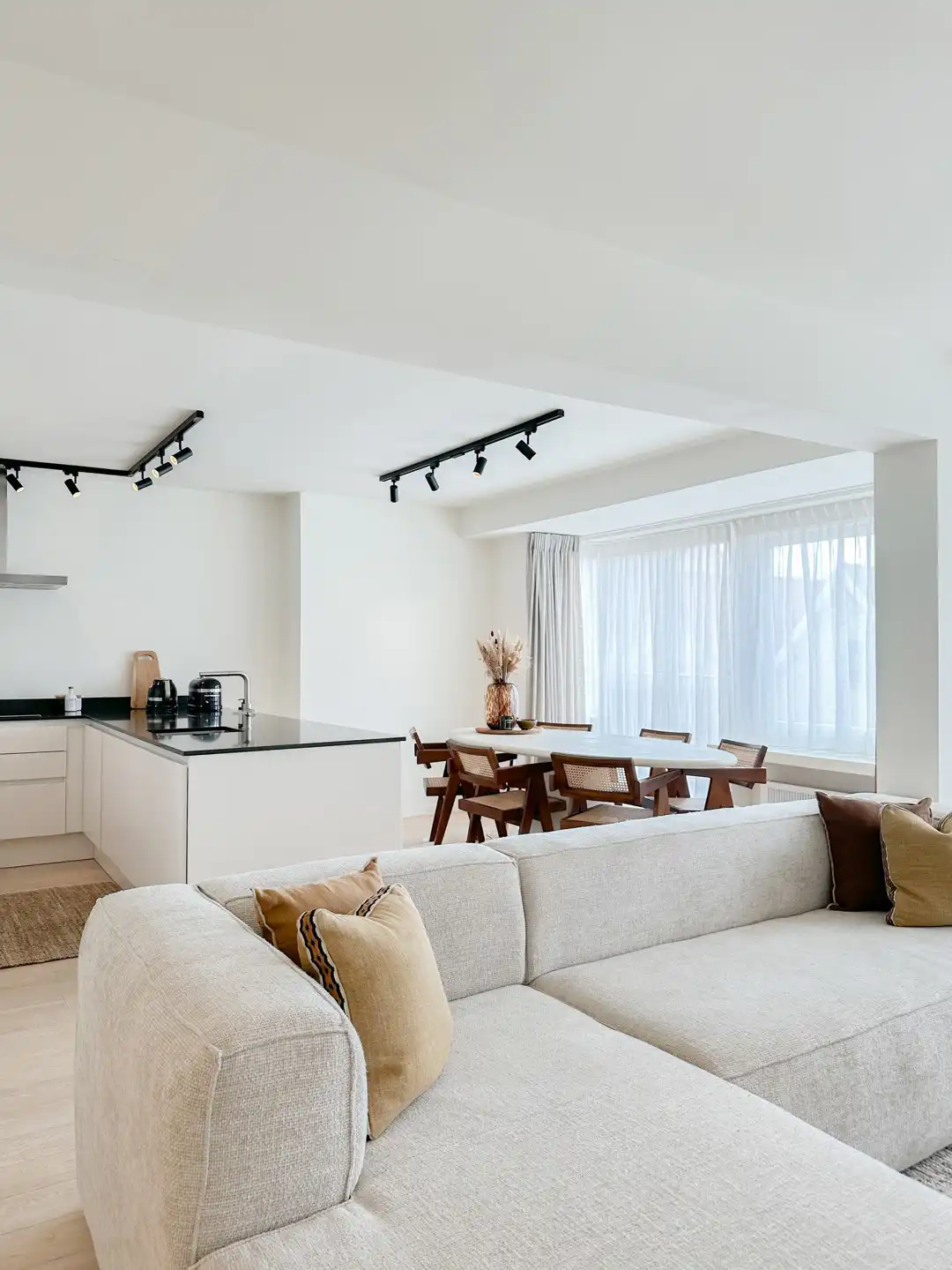 Ruim en lichtrijk 3-slpk. appartement nabij Groentenmarkt foto 12