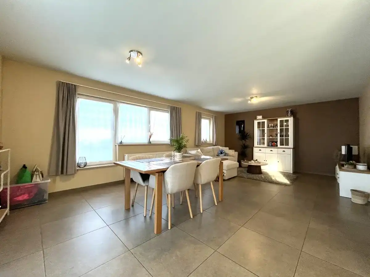 Beselare – Instapklaar gelijkvloers appartement met 2 slaapkamers en parkeerplaats foto 3