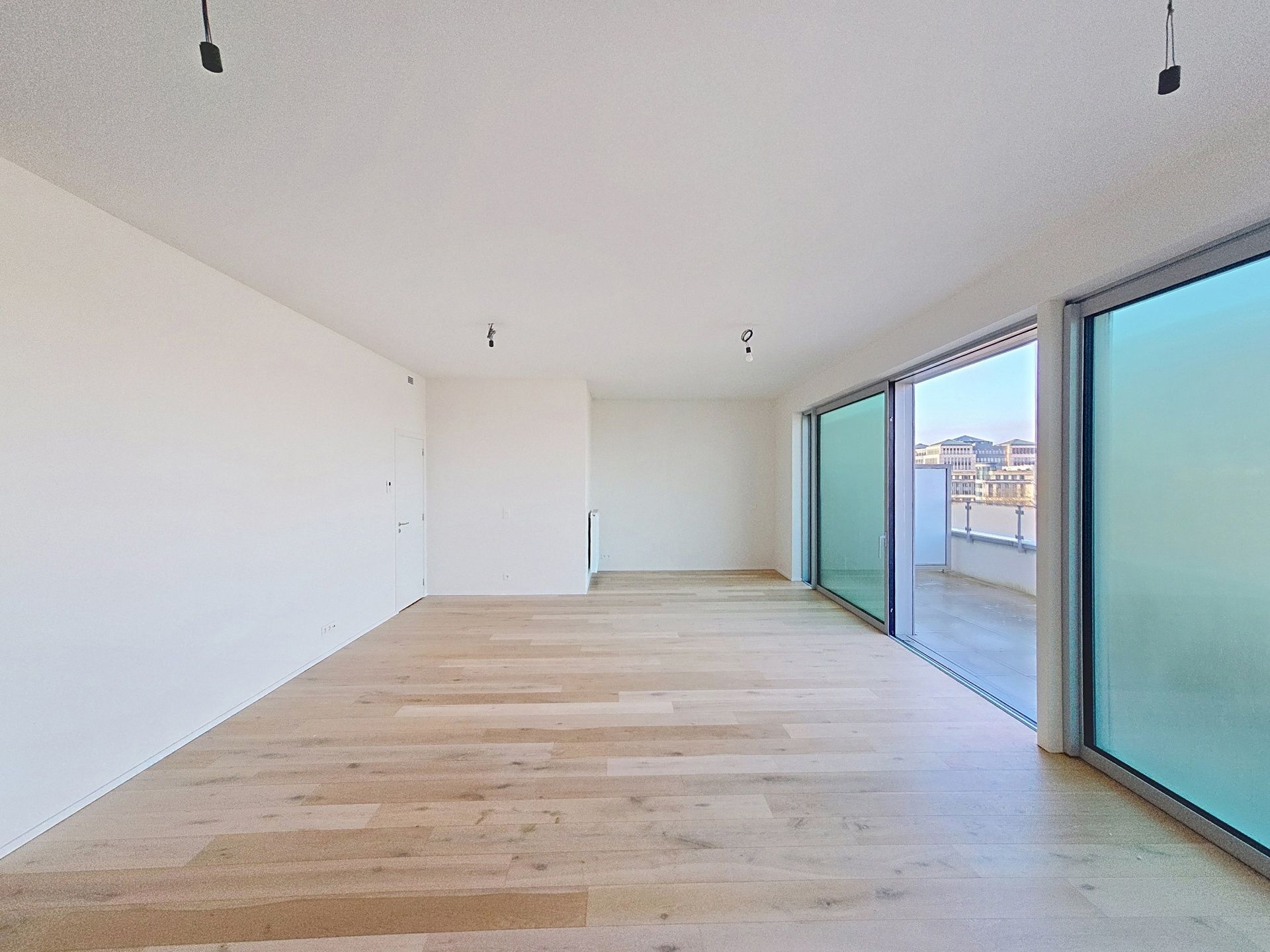 Canal Wharf : Stedelijke elegantie met adembenemend uitzicht foto 3