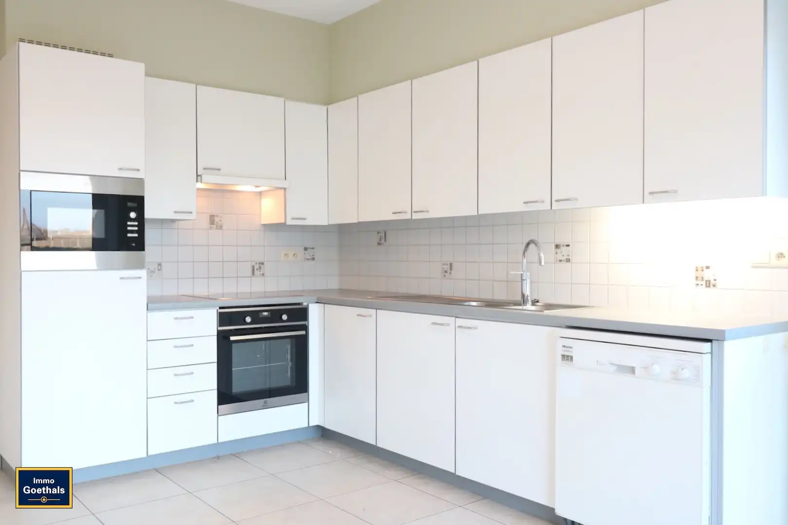 Goed onderhouden woning met tuin, terras en garage. foto 7