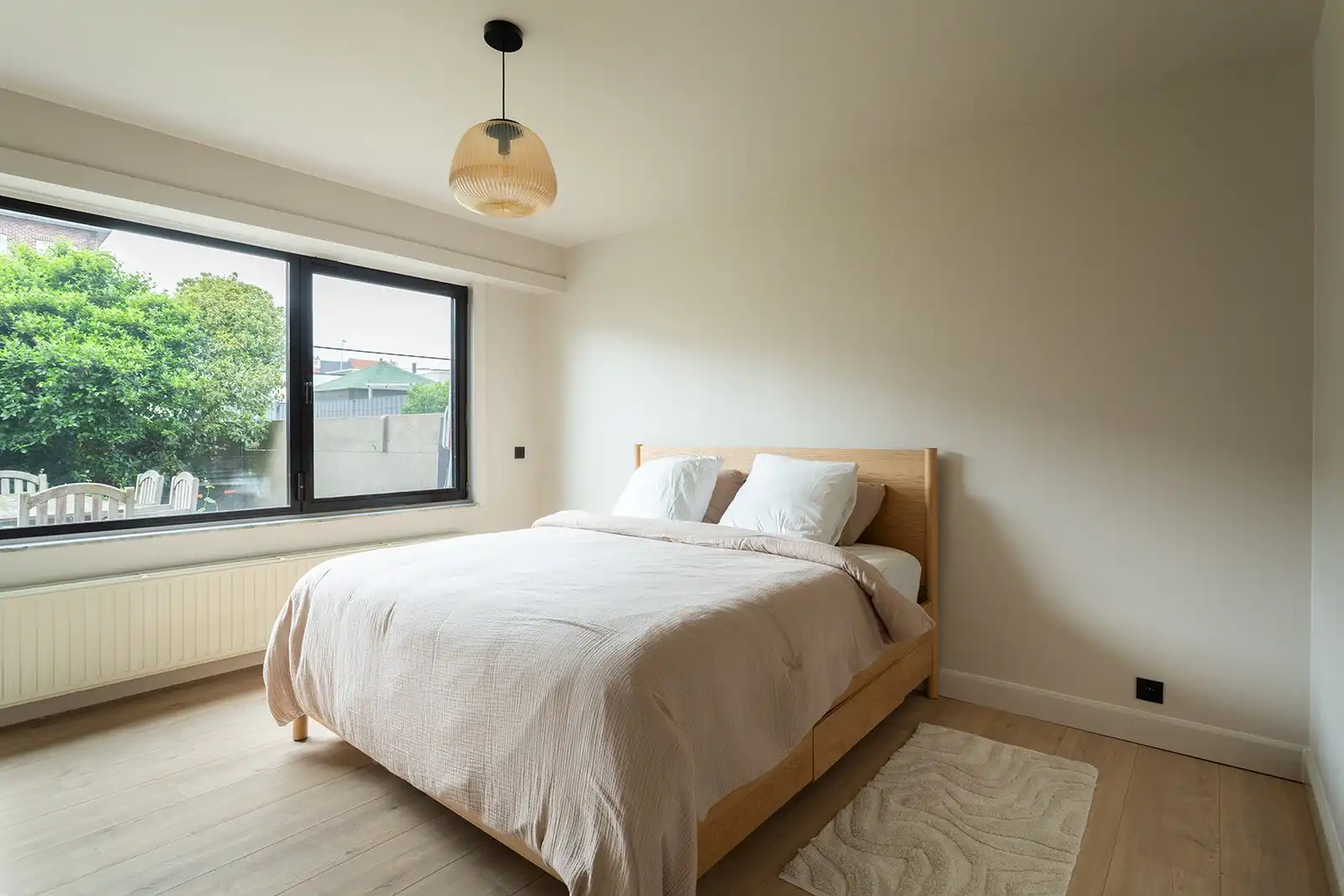 Ruim, gerenoveerd gelijkvloersappartement met garagebox! foto 17