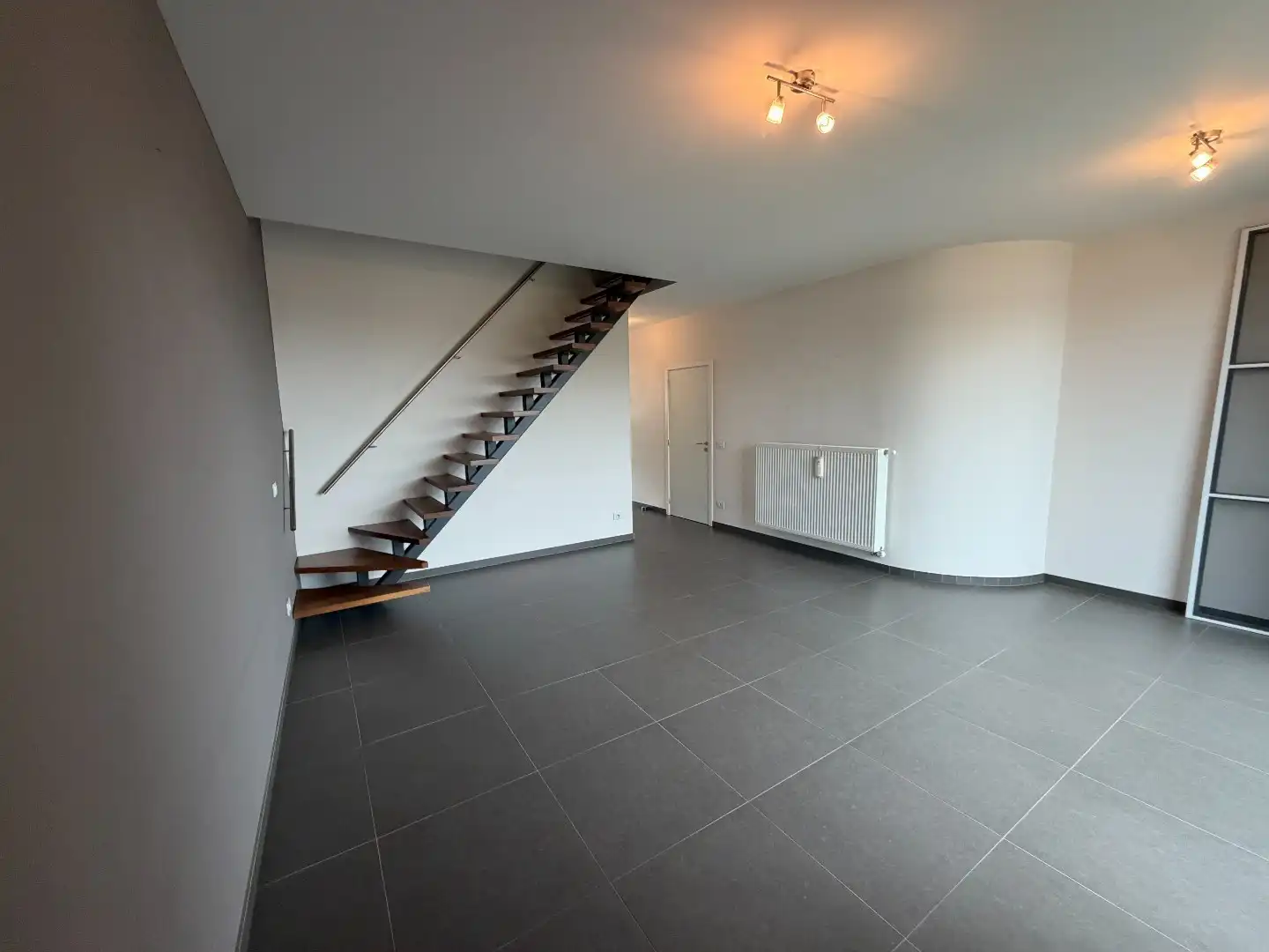 Uiterst ruim appartement (119m²)  met twee slaapkamers op de markt van Houthulst foto 3
