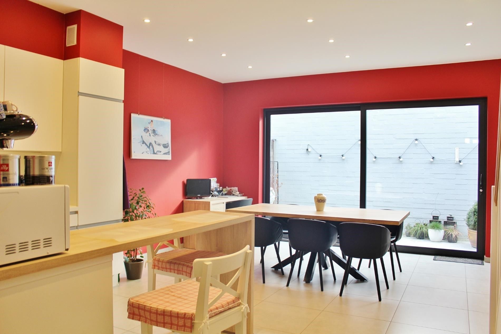 Instapklare ruime gerenoveerde woning met groot zonneterras en koer  foto 2