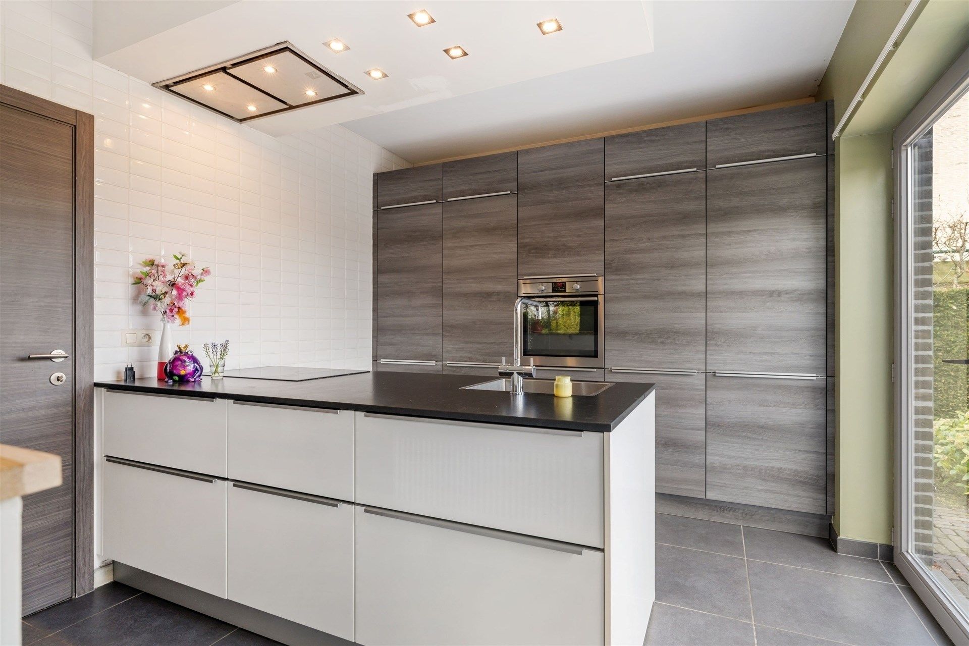 Recente gezinswoning met 3 slaapkamers en inpandige garage (BJ 2014) foto 7