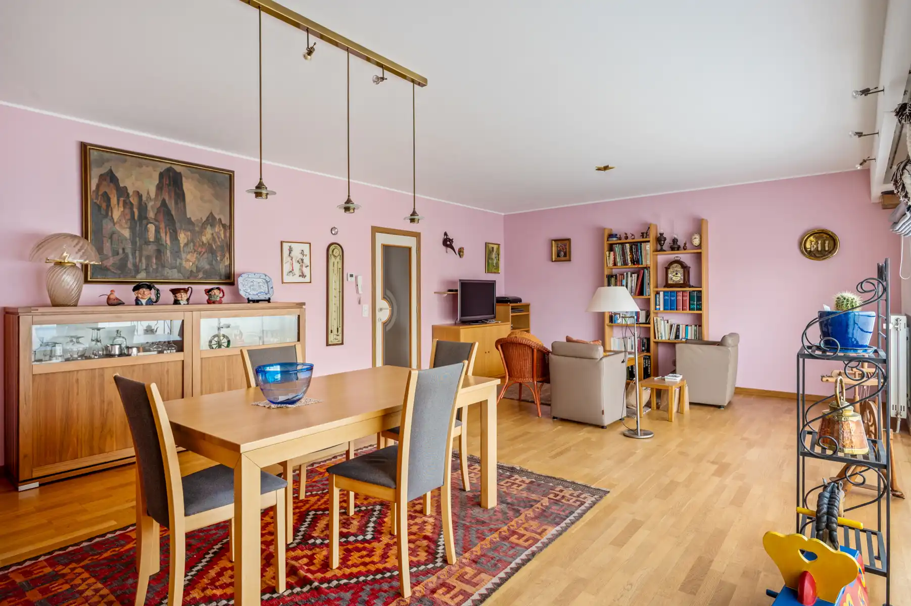 Rustig wonen met terras, 3 slaapkamers en private parking foto 3