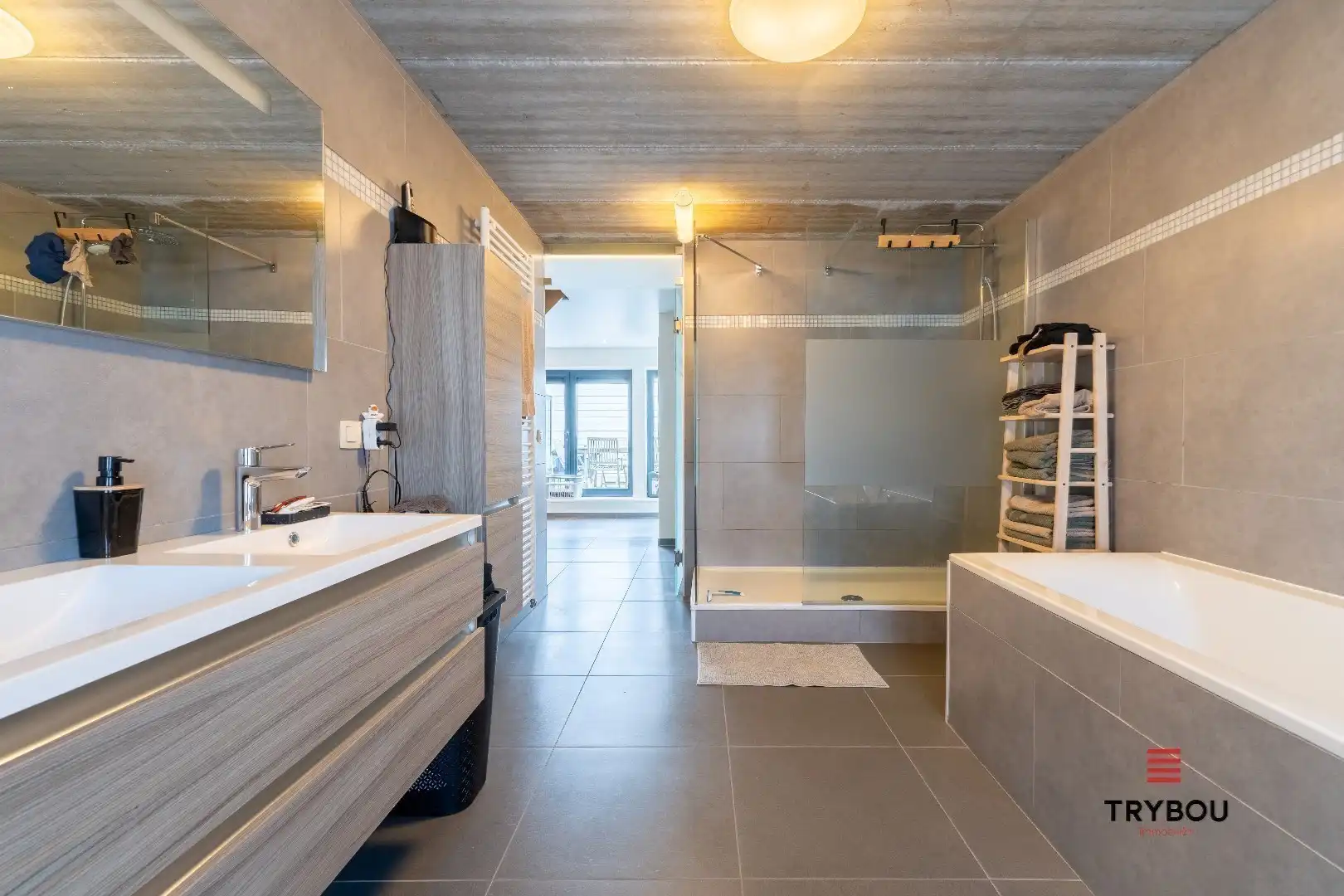 Uitzonderlijk ruime industriële duplex met ruim terras in centrum Roeselare foto 17