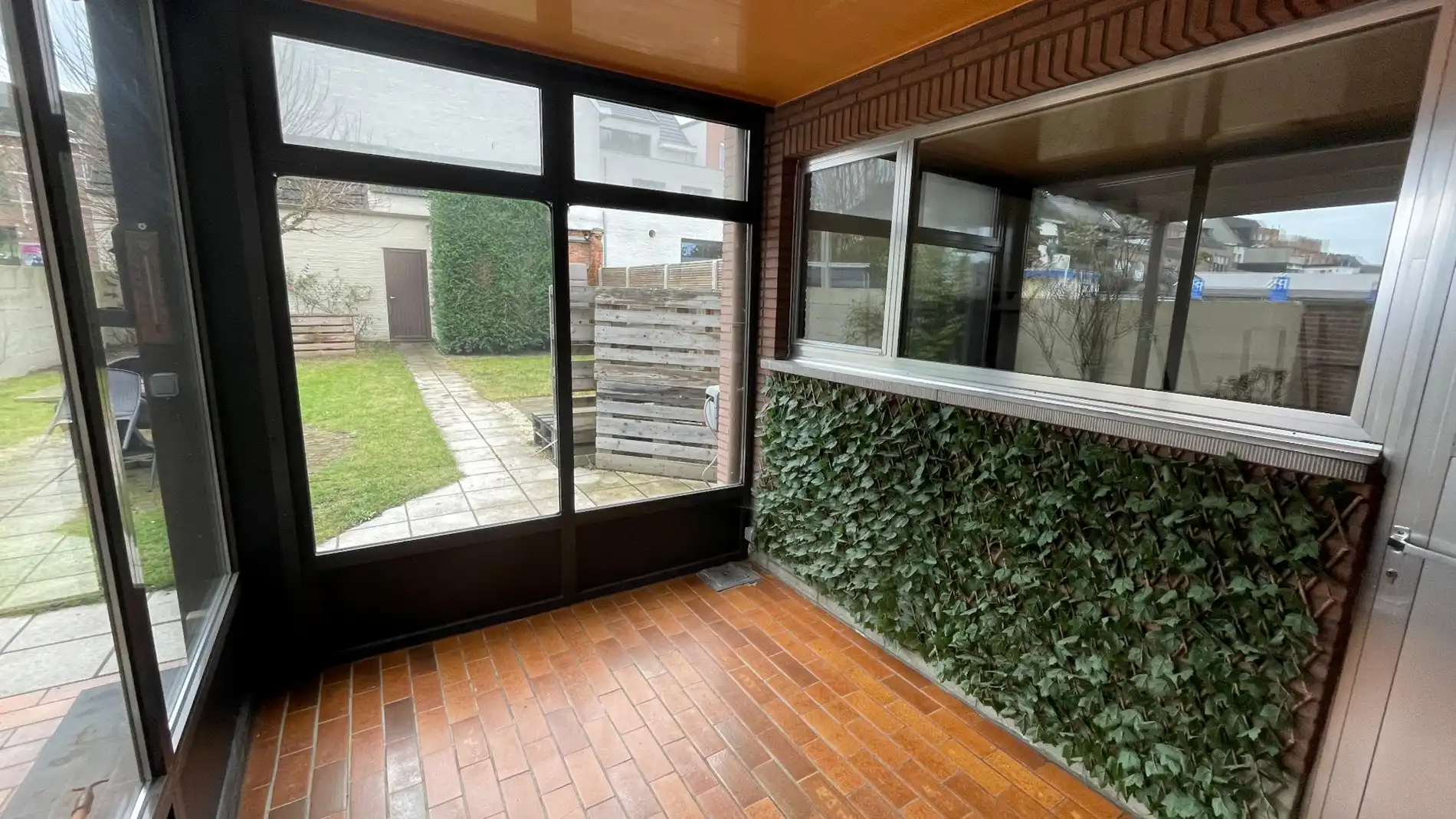 Prachtig renovatieproject - halfopen bebouwing - 2 slpk - grote tuin en garage foto 4