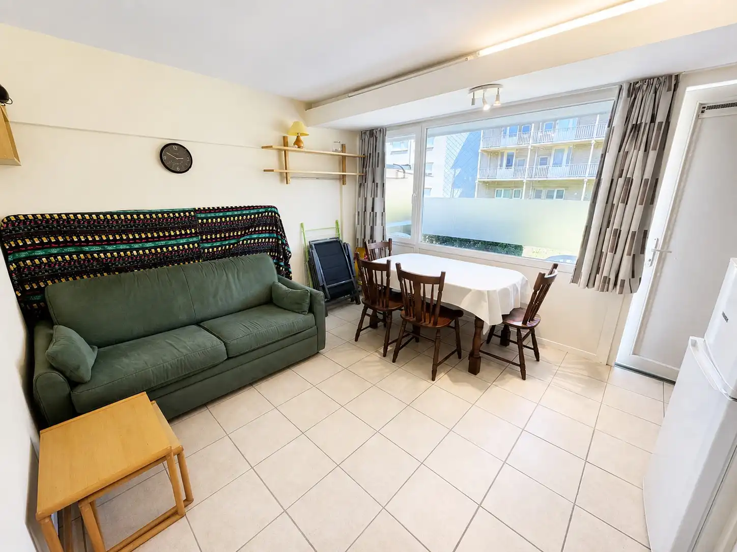Te koop de Haan: Instapklaar gelijkvloers appartement met zonnig terras in een groene omgeving. foto 4