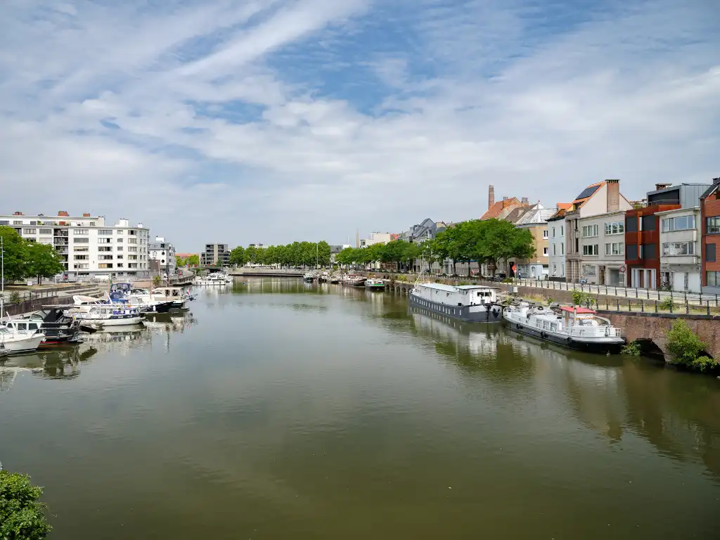 Ruim 2-slaapkamerappartement met zonnig terras in de Sint-Machariuswijk foto {{pictureIndex}}