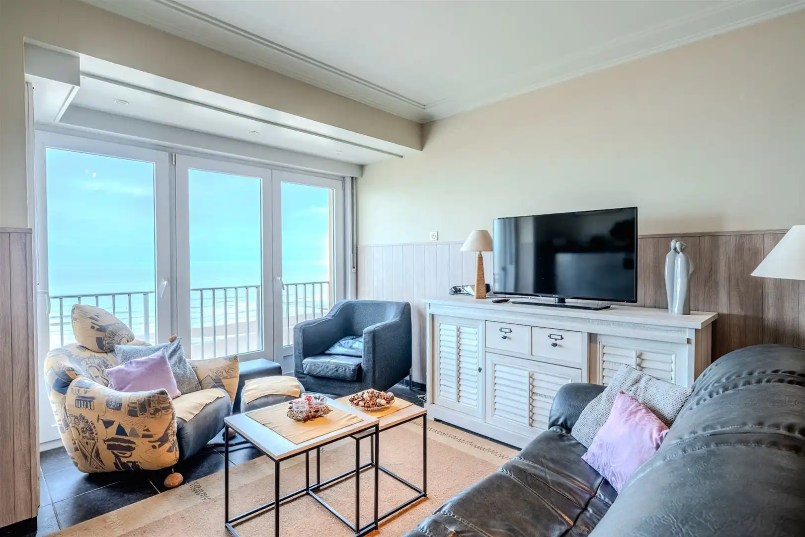 appartement met frontaal zeezicht foto 9