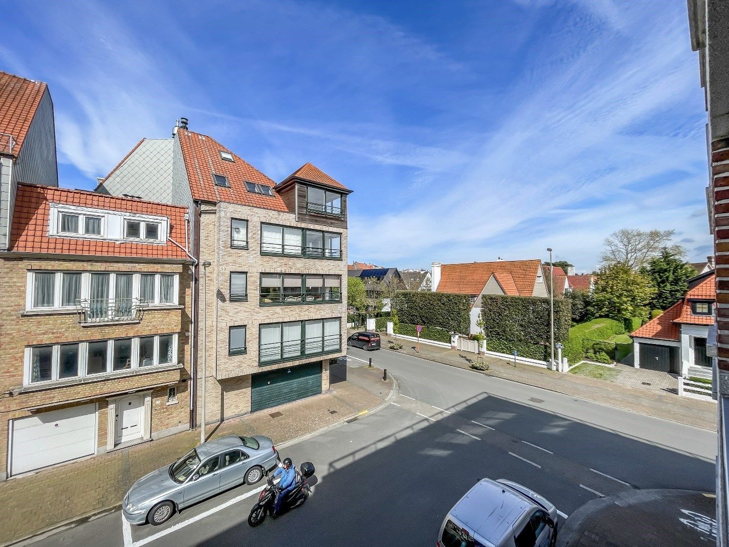 Aangename studio (mgl. tot verbouwen naar éénslaapkamer-appartement), zeer centraal gelegen vlakbij de Lippenslaan en de Zoutelaan. foto 2