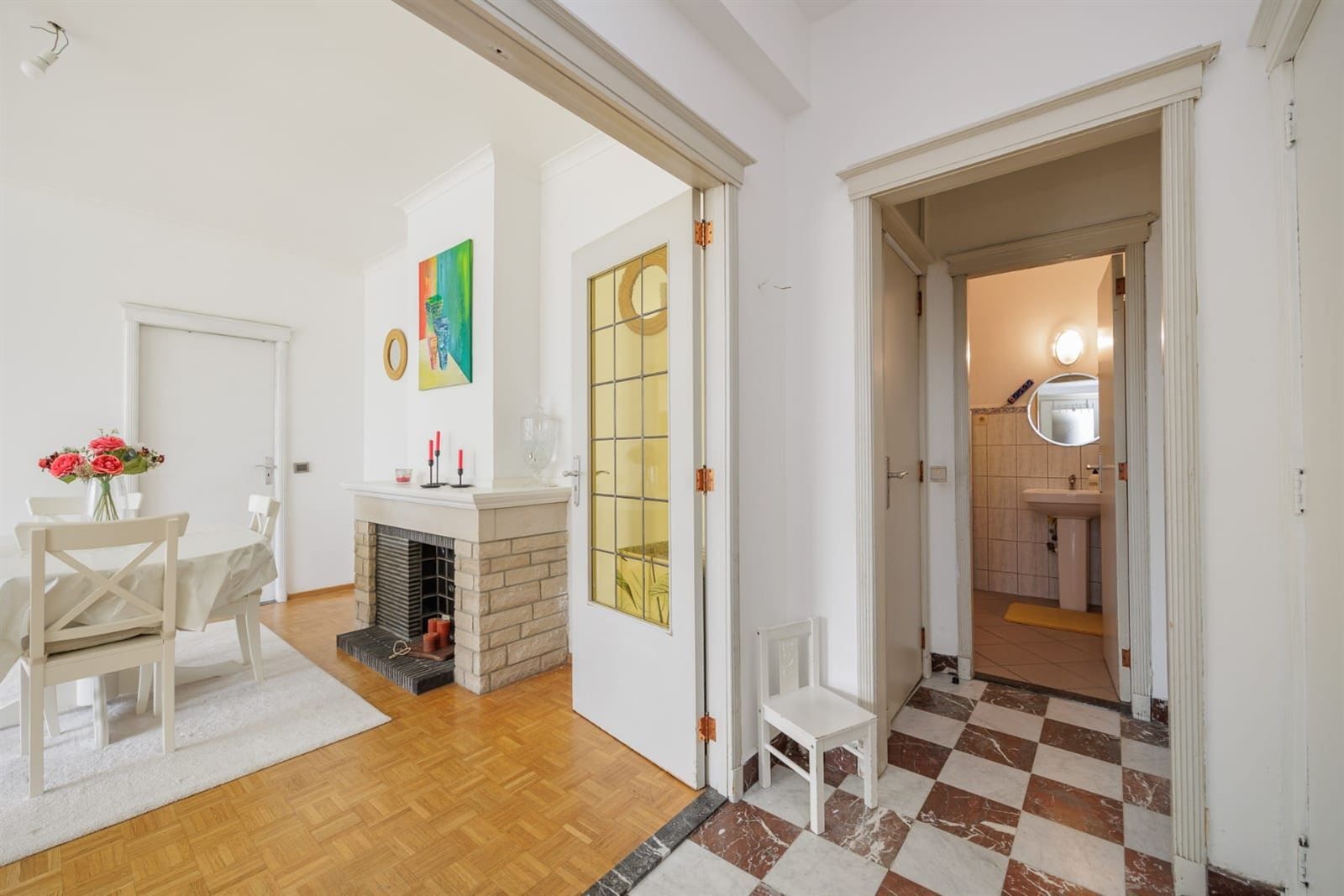 Vernieuwd 2-slaapkamerappartement met terras in Antwerpen foto 7