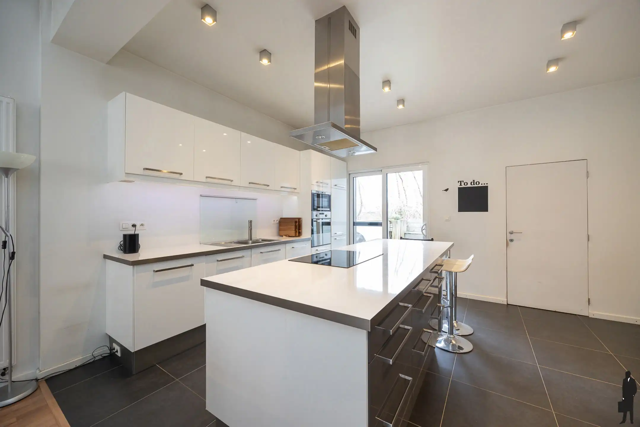 Ruime bel-étagewoning met 3 staanplaatsen en terras foto 3