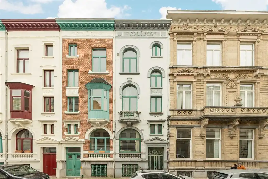 Uitzonderlijk ruime, statige herenwoning foto {{pictureIndex}}