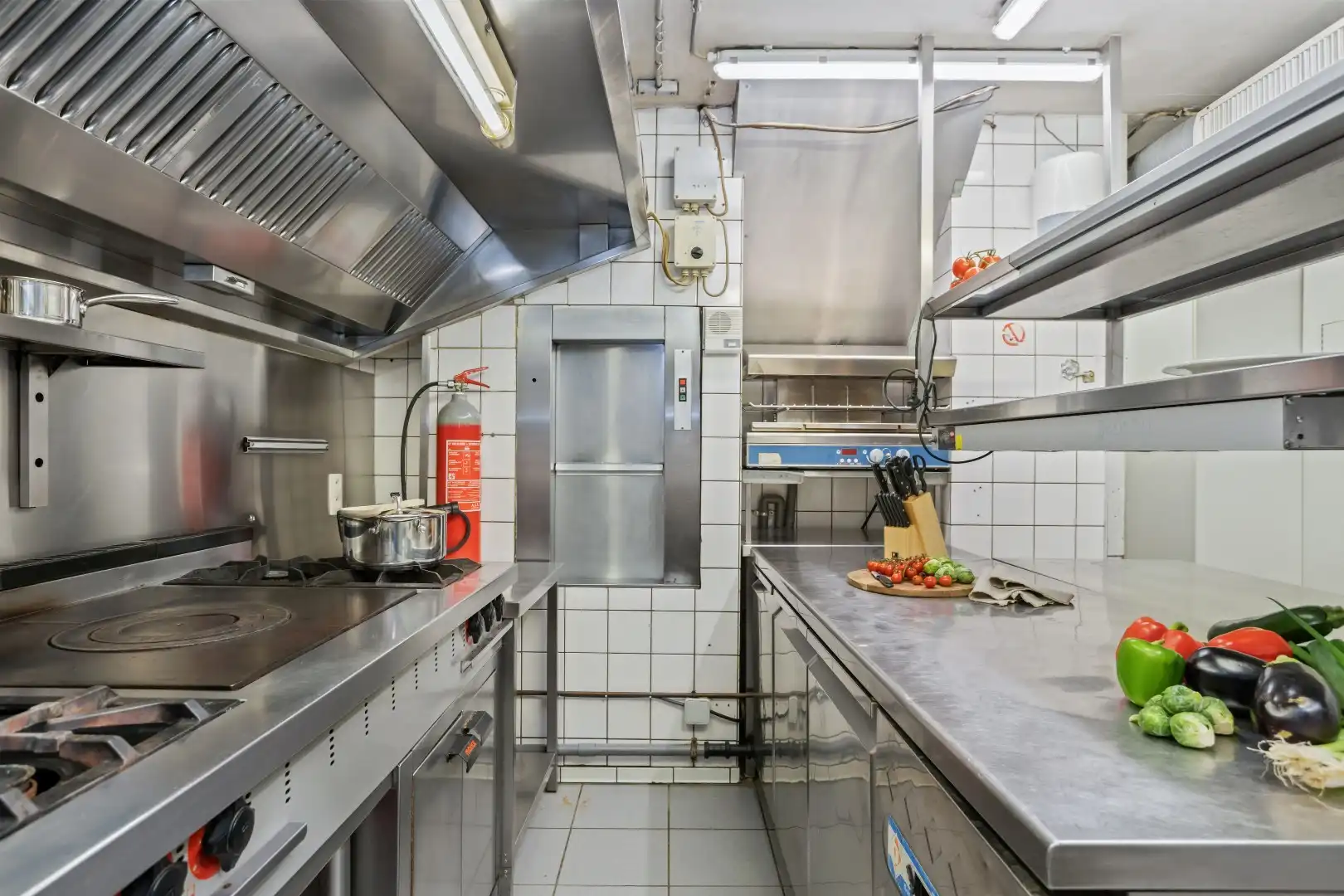 instapklaar (met meubels, keuken, apparatuur etc) restaurant in Knokke Het Zoute (Knokke) De Wielingen 5 te huur foto 16