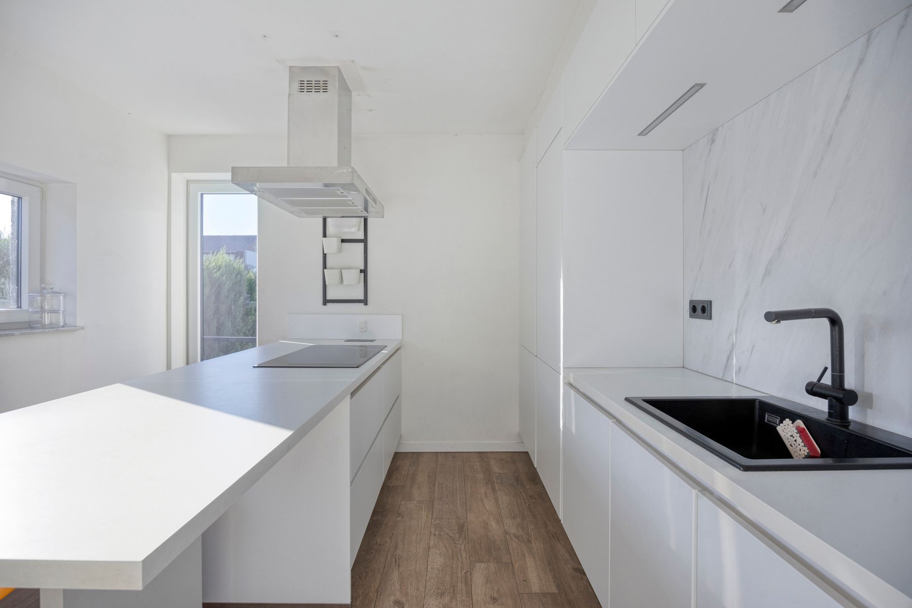 PRACHTIG AFGEWERKT EN ENERGIEZUINIG DUPLEX-APPARTEMENT (123 M2 WOONOPPERVLAKTE) (BRON: EPB) MET 2 SLAAPKAMERS, RUIM  EN ZONOVERGOTEN TERRAS, EN AUTOSTANDPLAATS EN TUINBERGING TE NEERHAREN!  foto 5