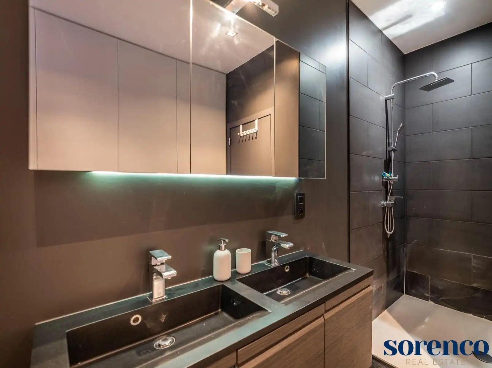 Duplex Gemeubeld 1-Slaapkamer appartement met groot Terras foto 8