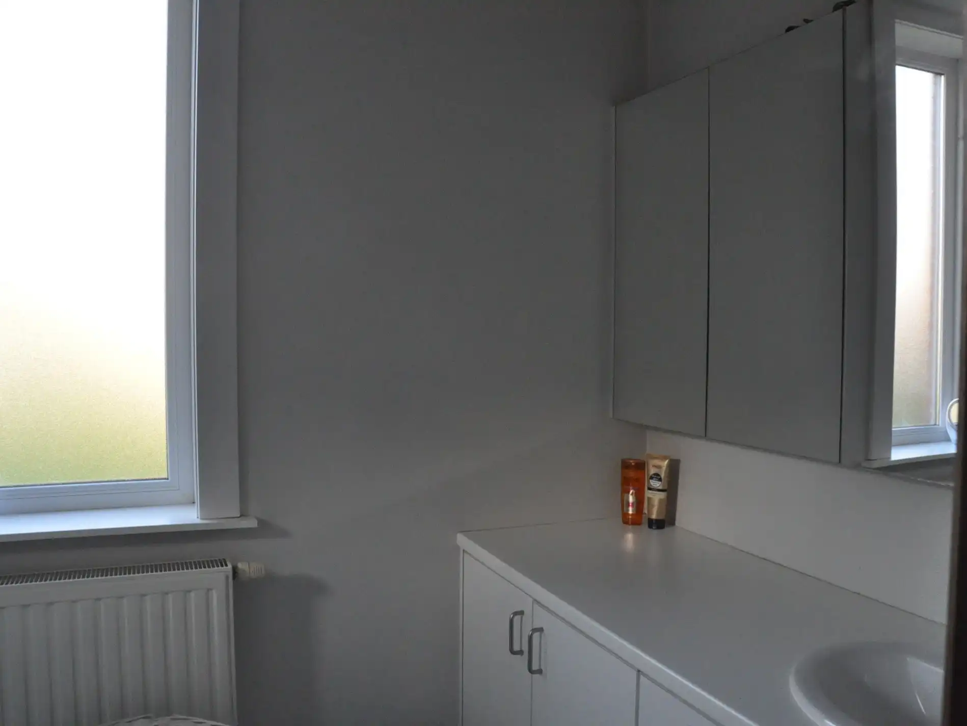 Verzorgde rijwoning met 3 slaapkamers, tuin en garage foto 8