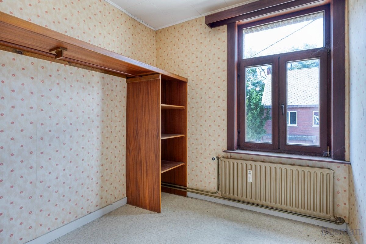 Te renoveren woning met 5 garageboxen te koop in Ham foto 16