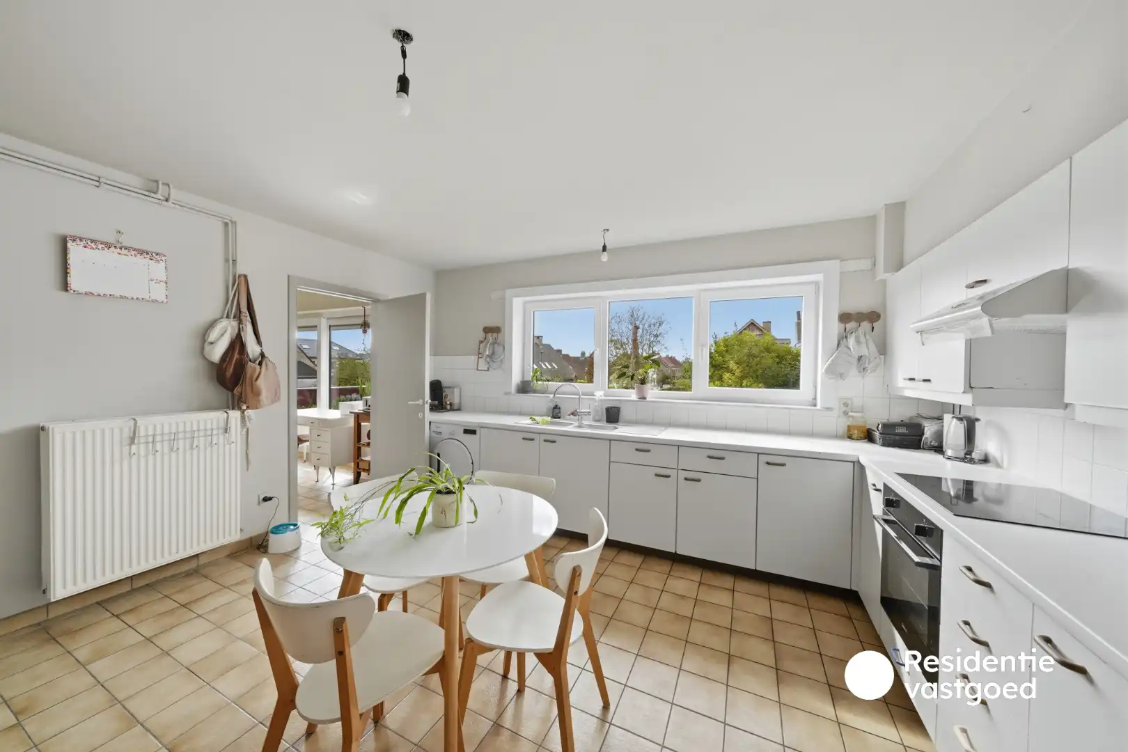 Opbrengsteigendom met 3 appartementen, garage en zonnig terras foto 8