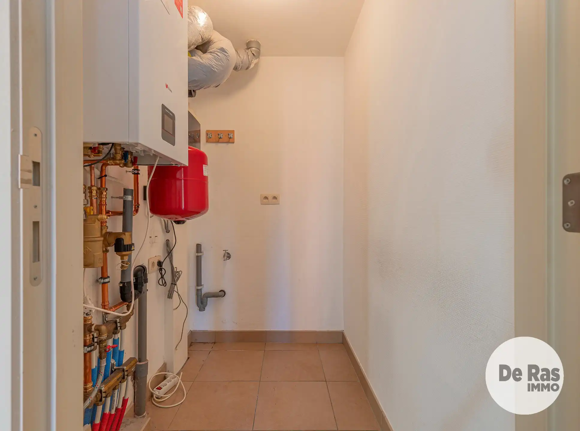 LEDE - Ruim en instapklaar appartement aan de markt van Lede foto 10