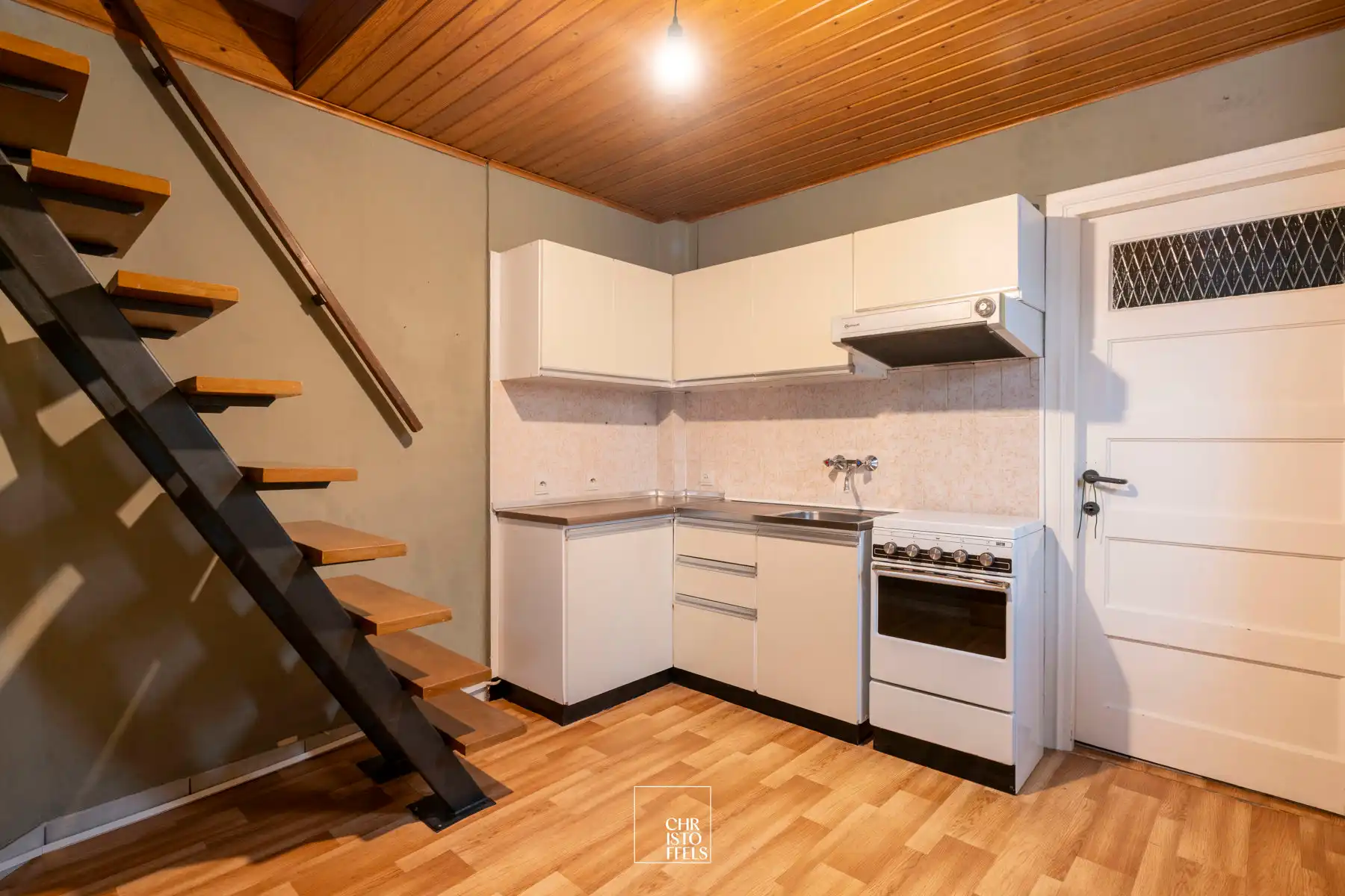 Te renoveren woning (199m²) in een rustige woonomgeving te Lanaken! foto 19