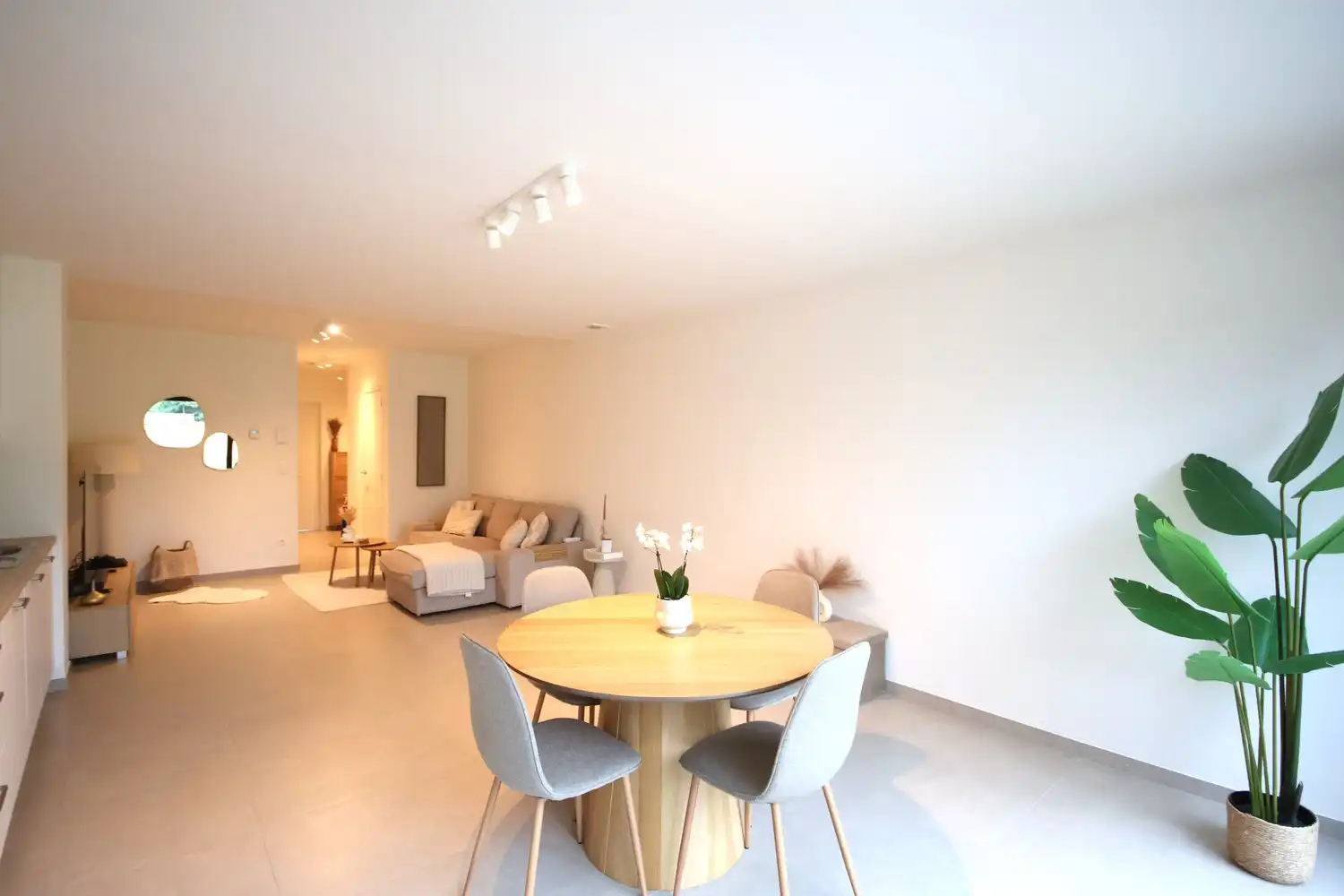 Modern vernieuwd gelijkvloers appartement met 1 slaapkamer en ruime tuin foto 5
