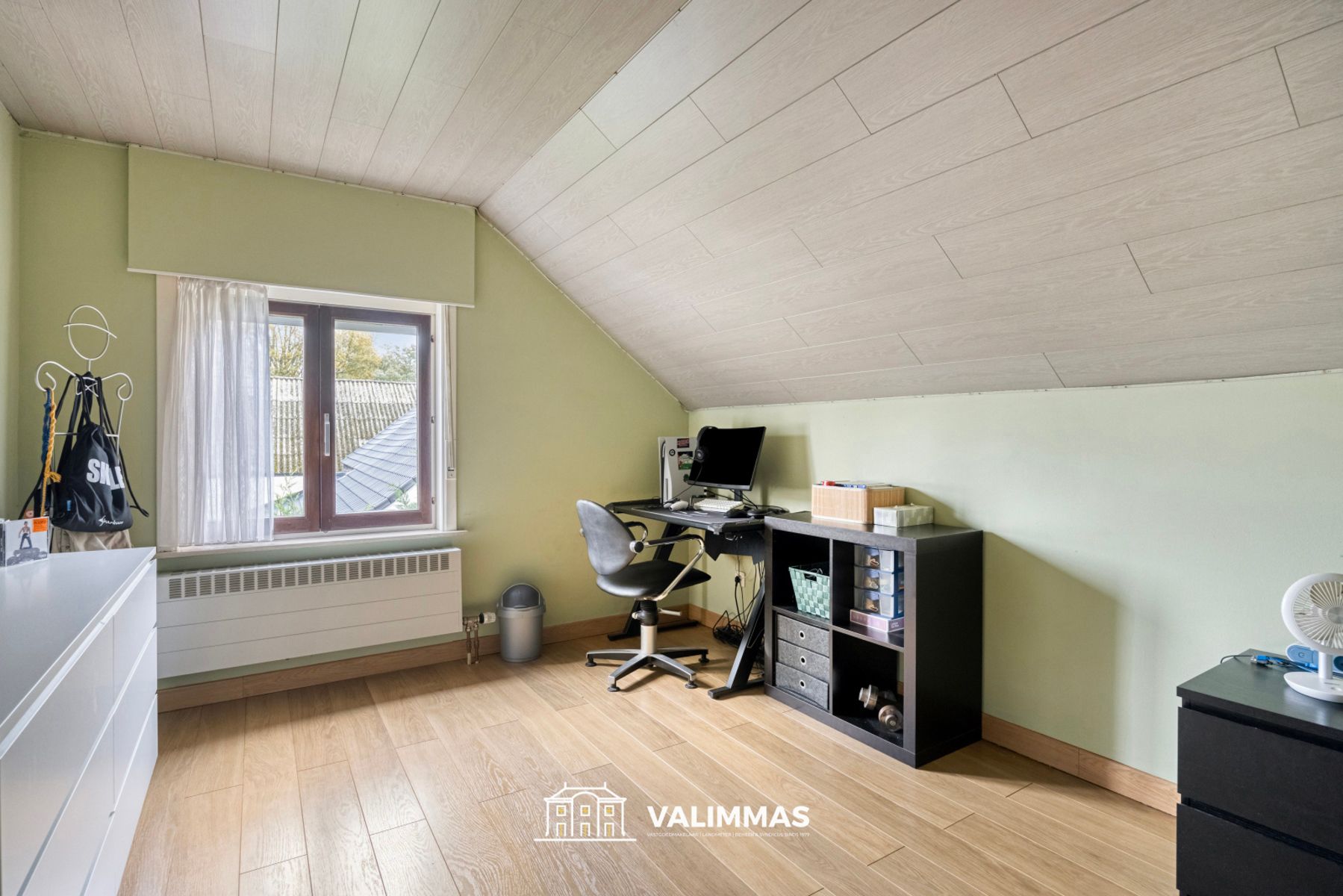 Verzorgde, mooi gelegen driegevelwoning met garage & tuintje foto 18