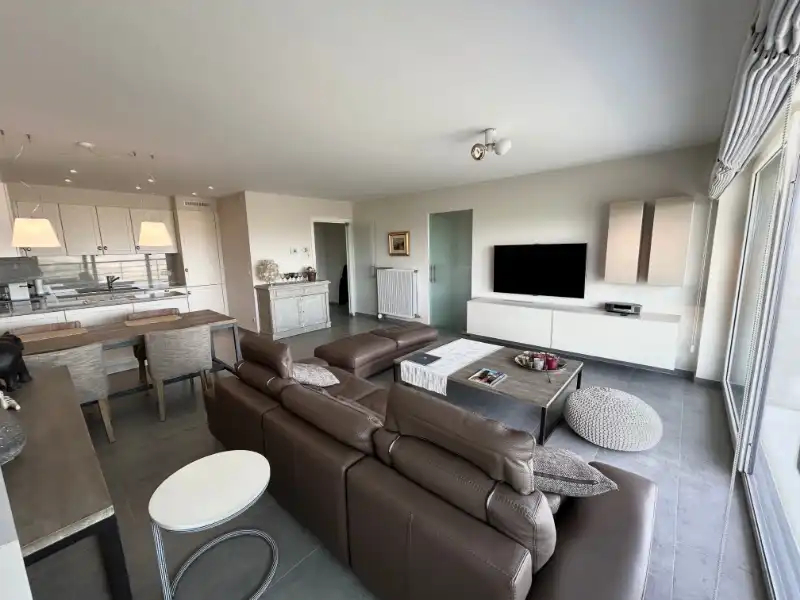 Prachtig appartement met zicht op zee, duinen en het polderlandschap. foto {{pictureIndex}}