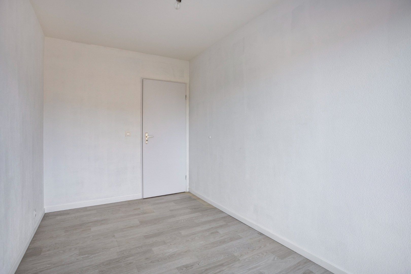 Gerenoveerd appartement met 3 slaapkamers, ruim terras, kelderberging en garagebox – EPC 188 kWh/m² - bewoonbare opp. 98 m² foto 15