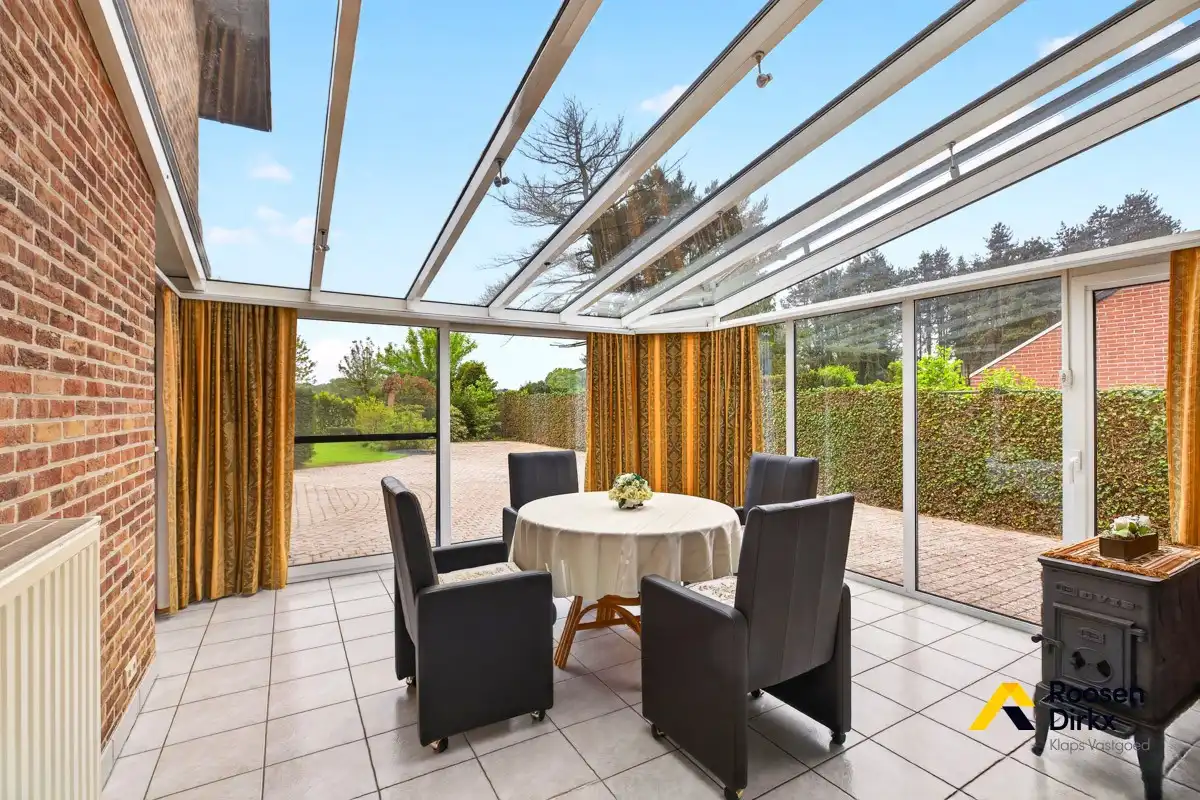 Vrijstaande en degelijke gezinswoning met 300m² bewoonbare oppervlakte en mogelijk 5 slaapkamers op perceel van 974m² foto 13