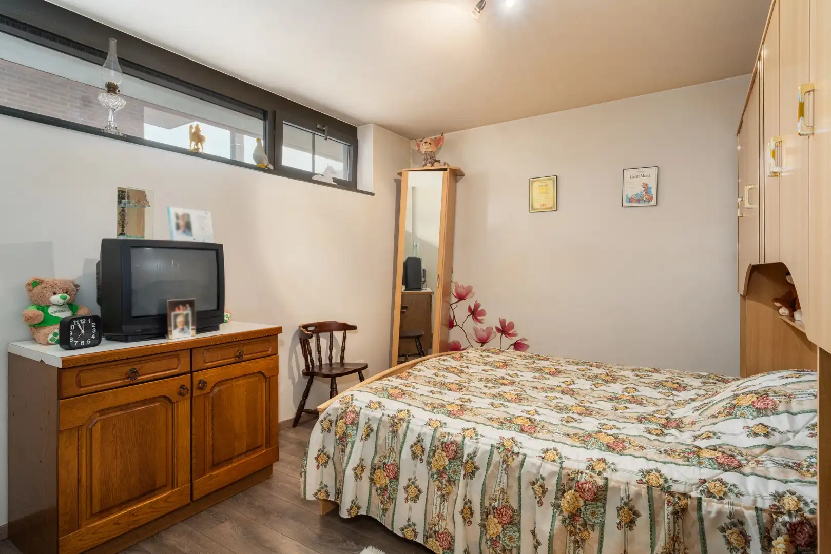 Gelijkvloers 2 slaapkamer appartement met tuin en parkeerplaats. foto 10