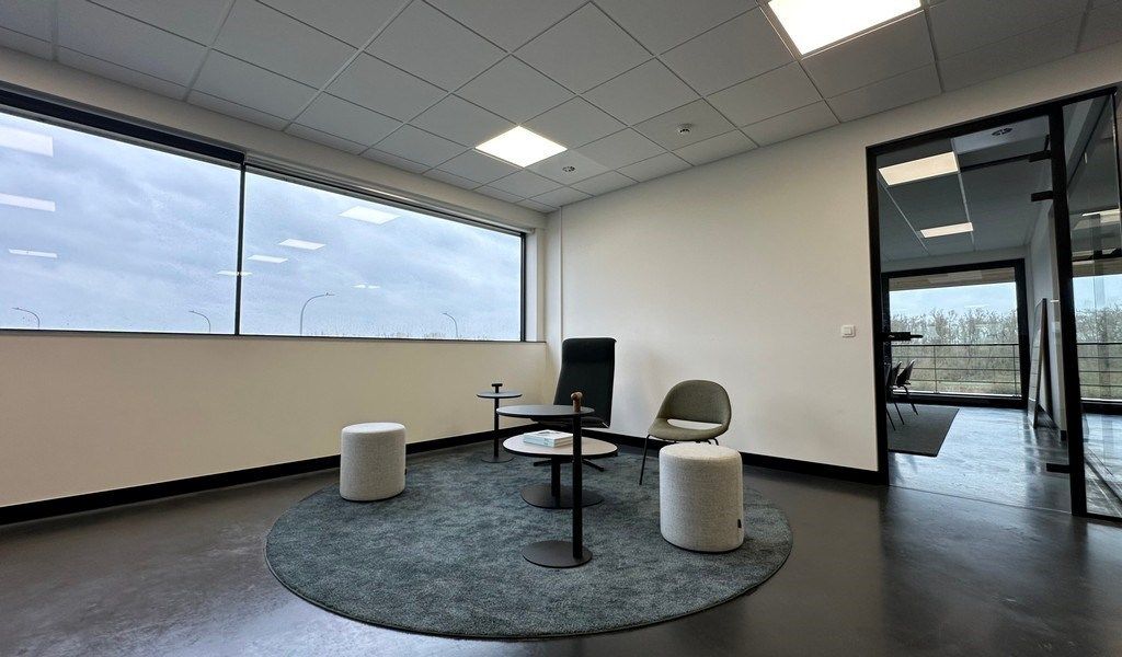 Instapklare kantoren te huur met terras vlakbij afrit R4 in Evergem foto 19