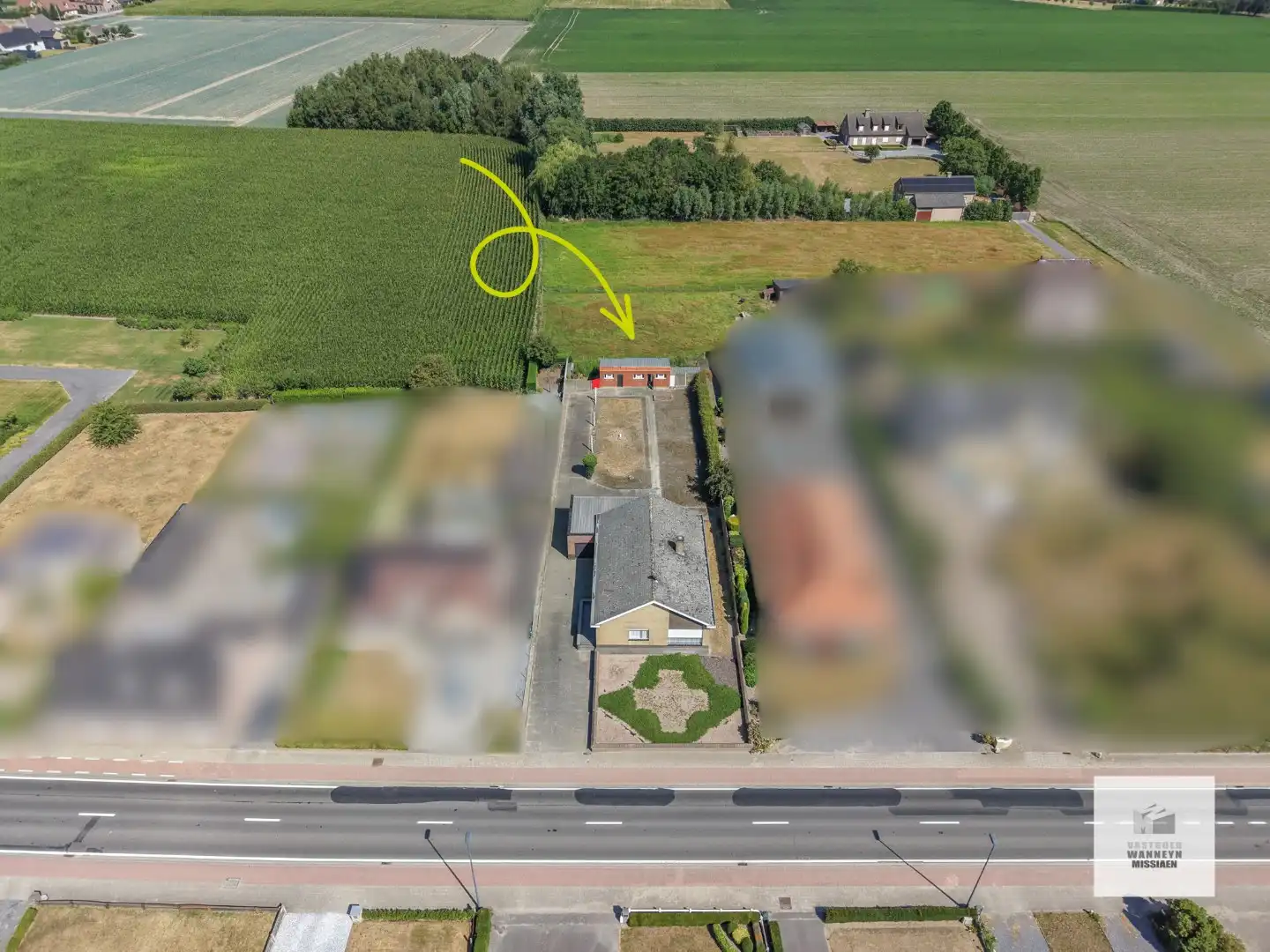 Te renoveren gelijkvloerse woning met  3slpk, garage, tuin op 1290m2 foto 2