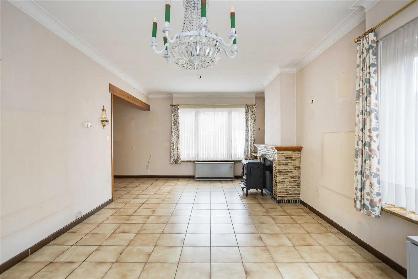Vrijstaande woning met retrocharme en renovatiepotentieel foto 4