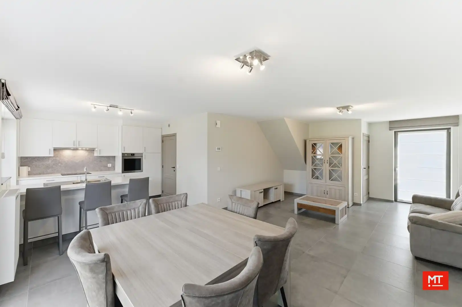 Recente, instapklare woning met 3 slpk, zonnige tuin en garage op het einde van een doodlopende straat in Langemark foto 5