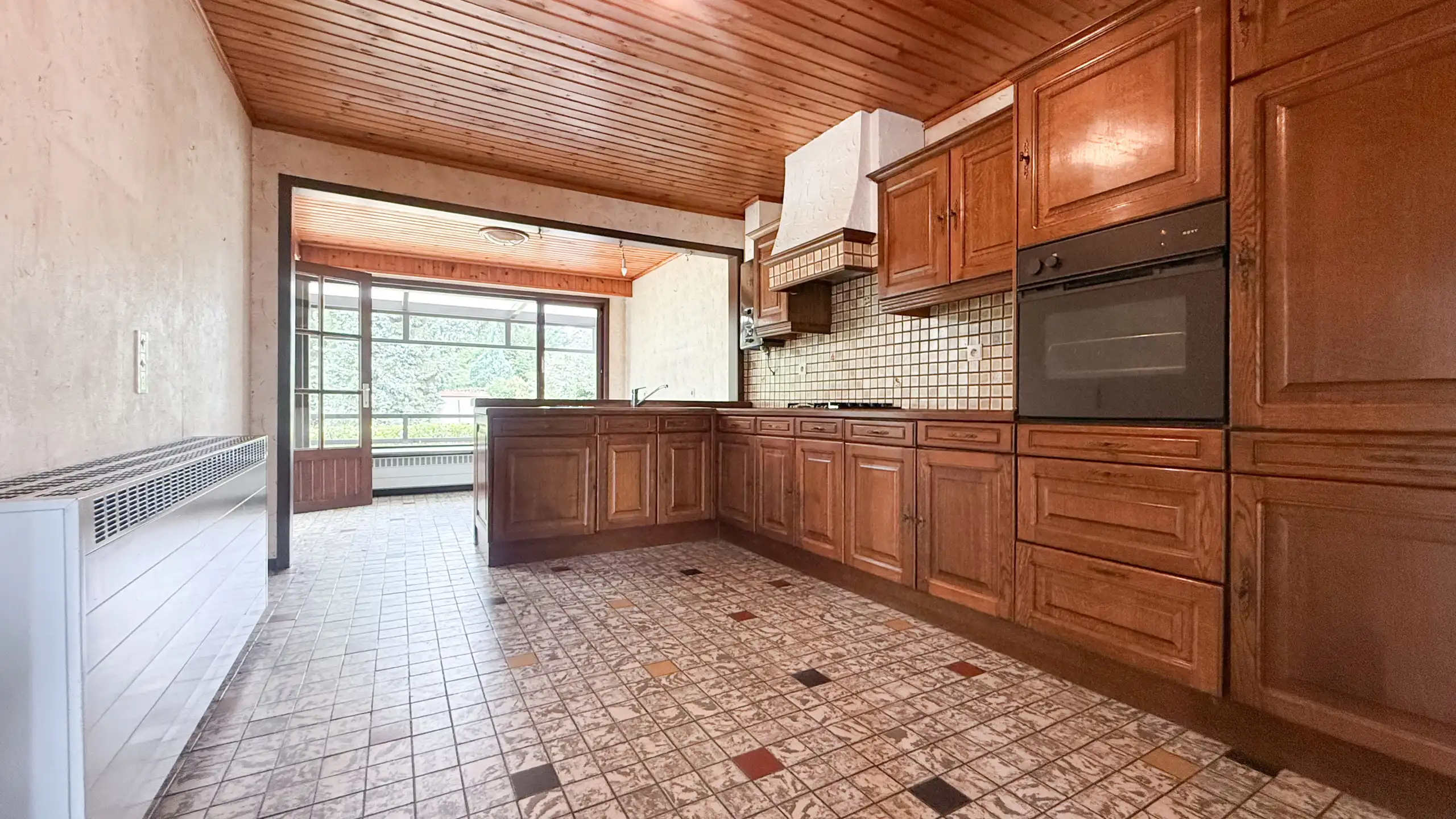 Ruime split-levelwoning met 3 slaapkamers op groot perceel! foto 6