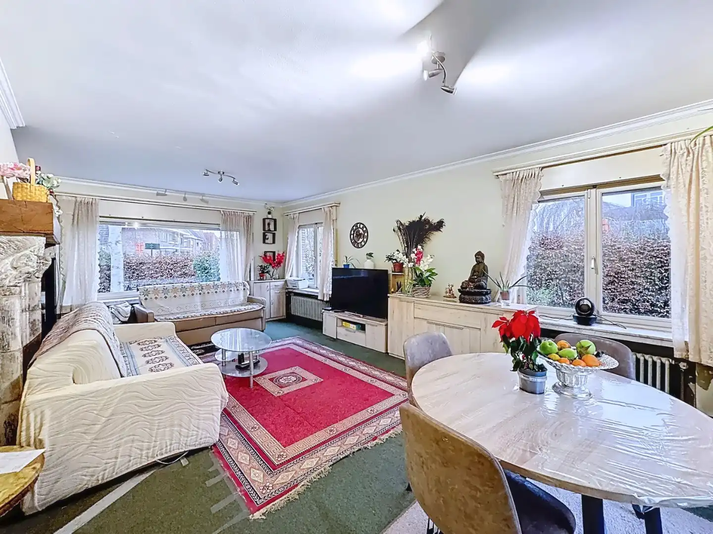 Statige villa met 4 slaapkamers en bureau foto 9