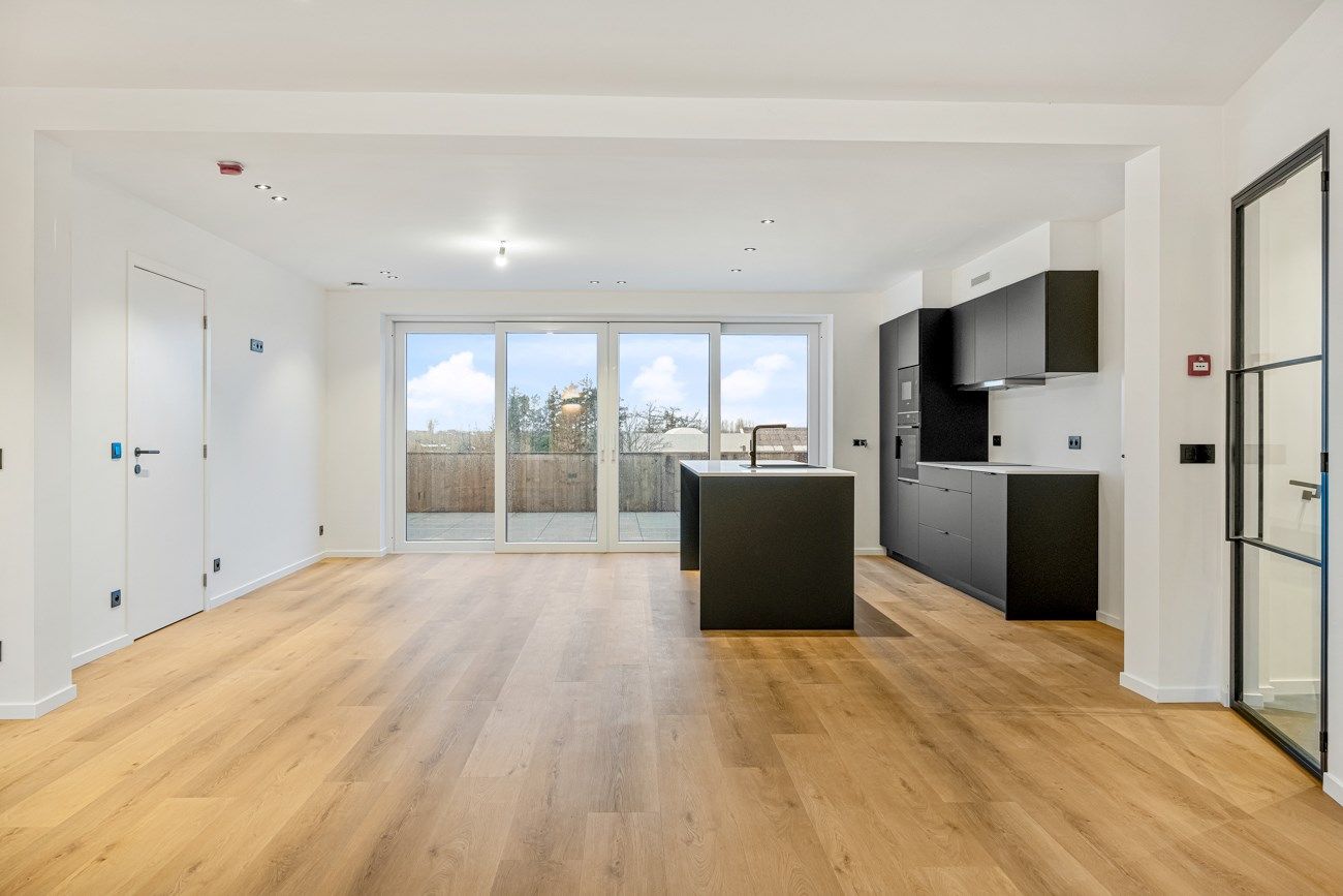 Bijzonder ruim appartement met groot terras foto 4